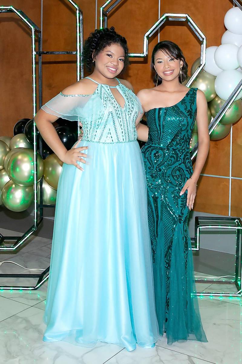 Esther Cacho y Valery Quintero.