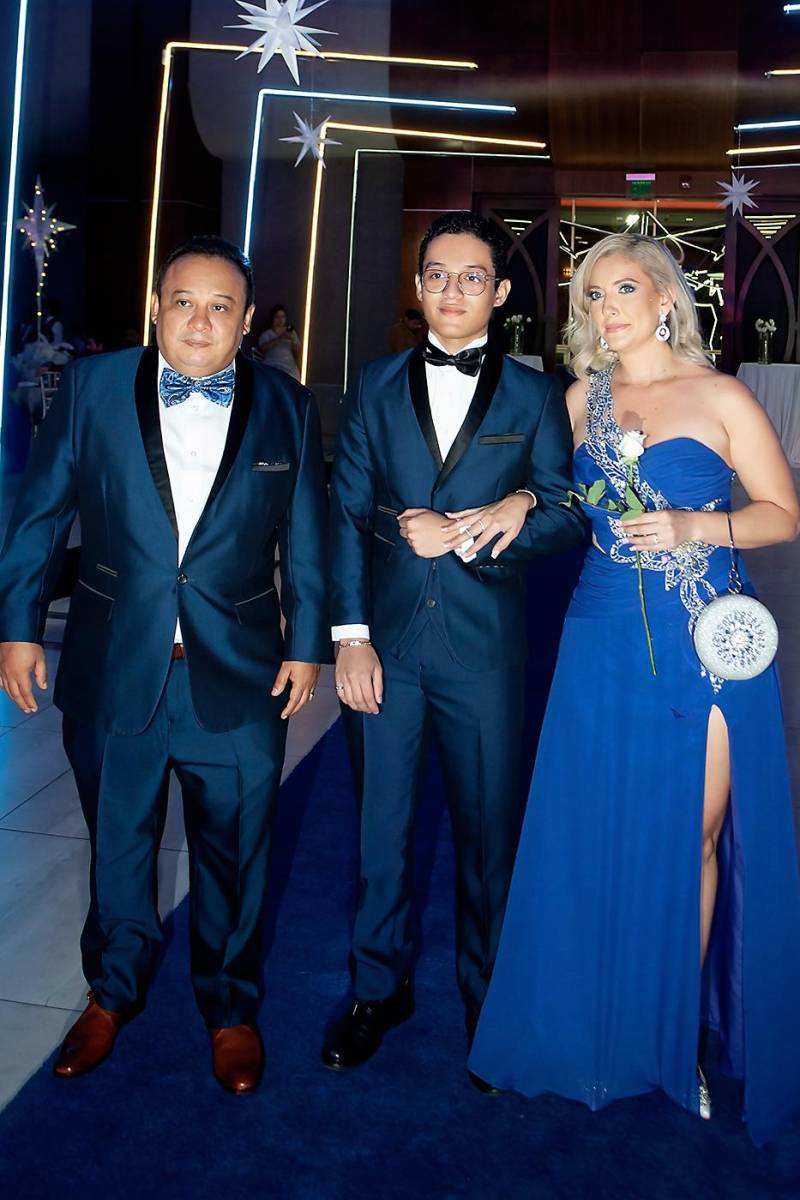 Alejandro Hernández, su hijo Bryan y Nidia Caravantes.