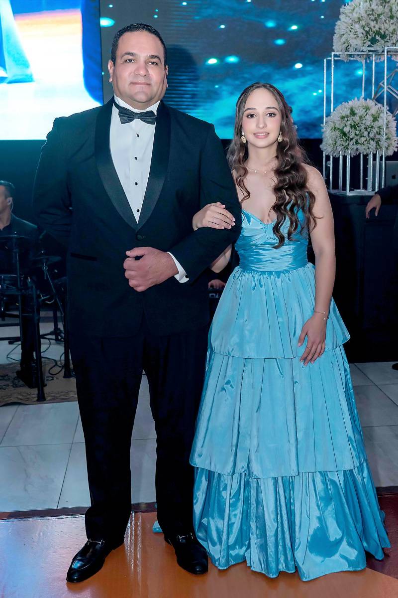Desfile de Padres e Hijos en la gala de graduación de la Escuela Internacional Sampedrana 2026