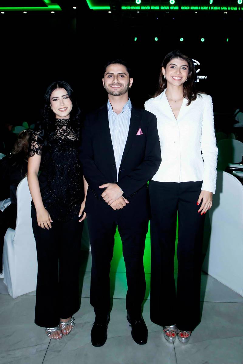 Valeria Turcios, Andres y Vivian Kattan.