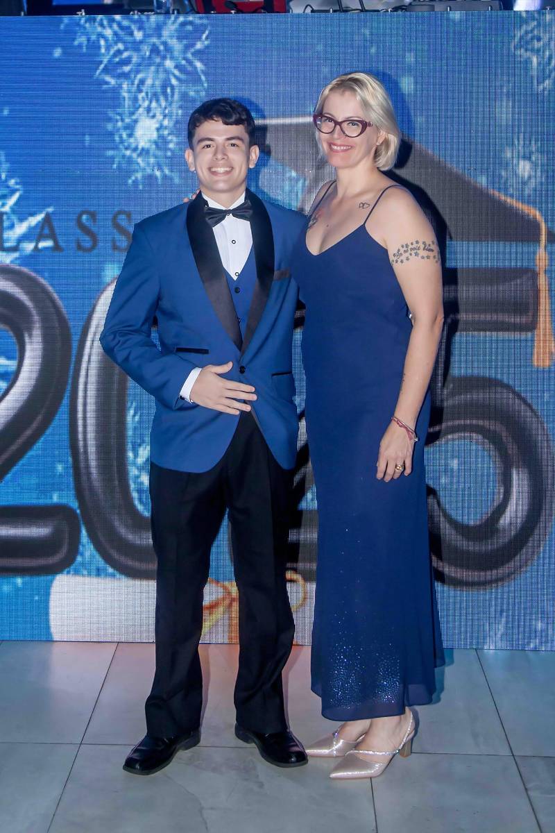 Desfile padres e hijos de la prom 2025 de Saint Peter Academy