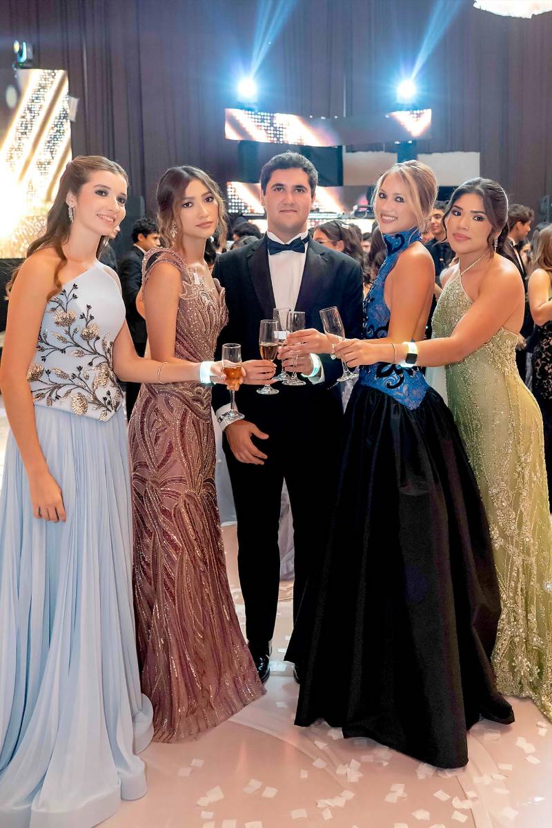 Alyssa Sucrovich, Daniela Somoza, Luis Asfura, María José Vijil y María José Banegas. 