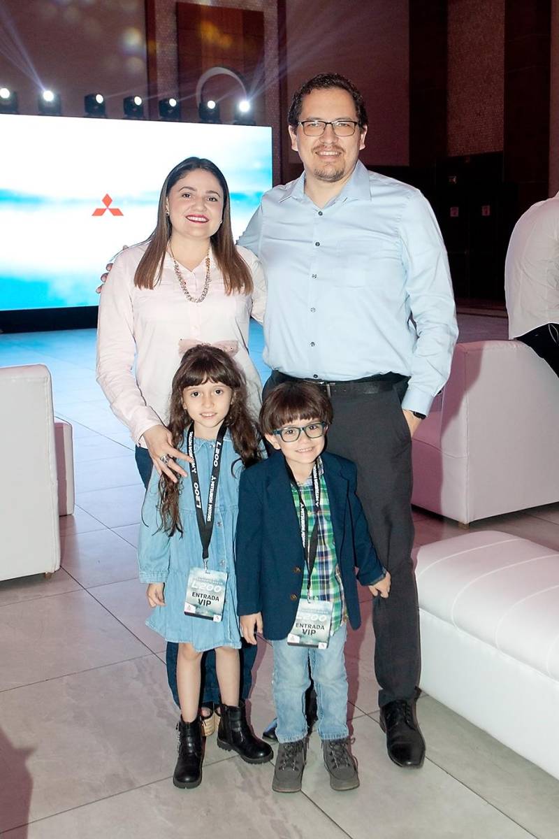 Steffany Aguilera y Lester Tabora.