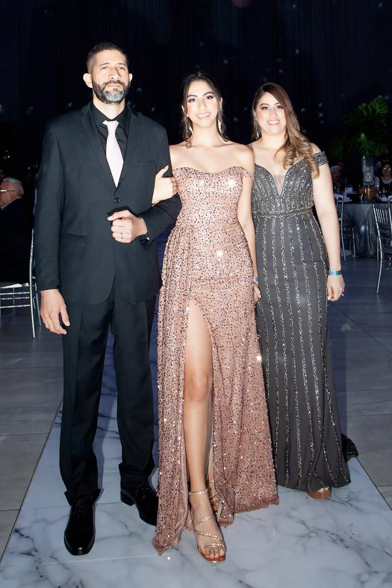 Jesús y Jeimy Alcocer con su hija Mía