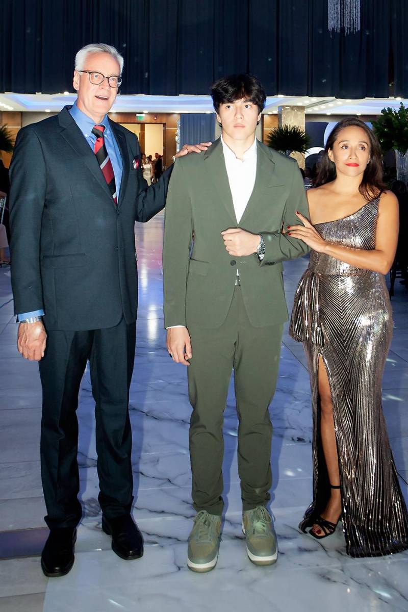  Steve Hasz, Conrad Hasz y Lourdes Aguilar.