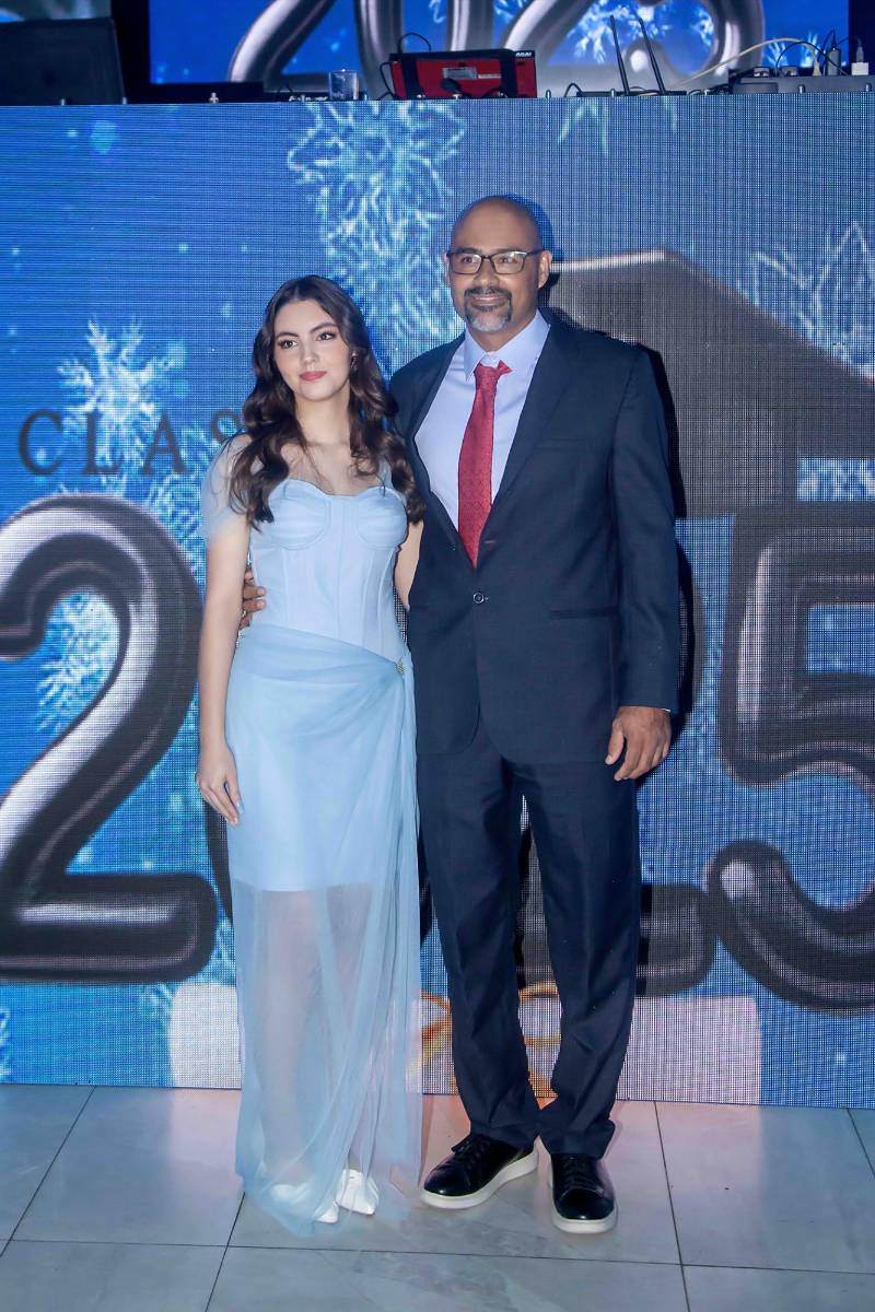 Desfile padres e hijos de la prom 2025 de Saint Peter Academy