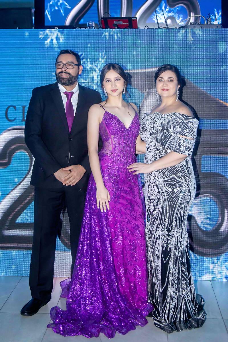 Desfile padres e hijos de la prom 2025 de Saint Peter Academy