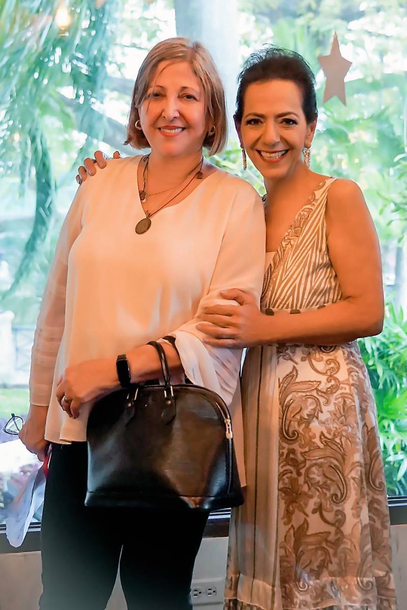 Julie Jiménez y Lorette Kawas.