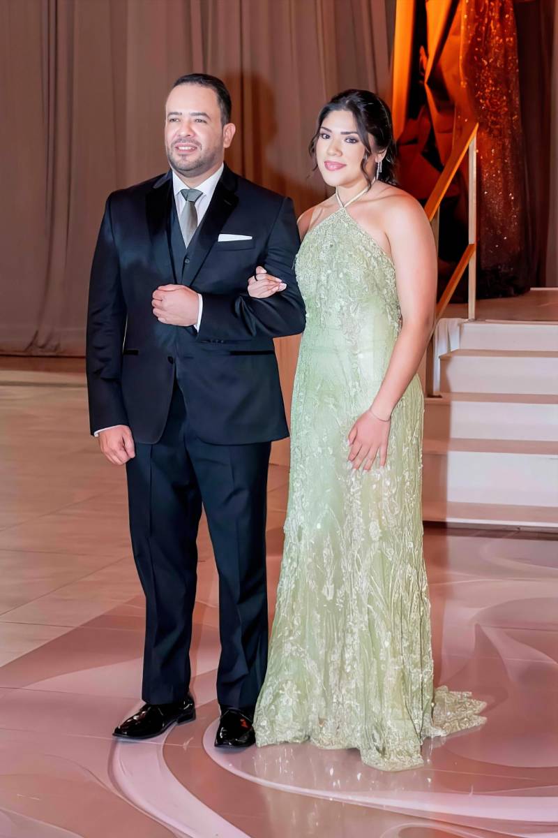 María José Banegas Mathis con su padre Abelardo Banegas. 