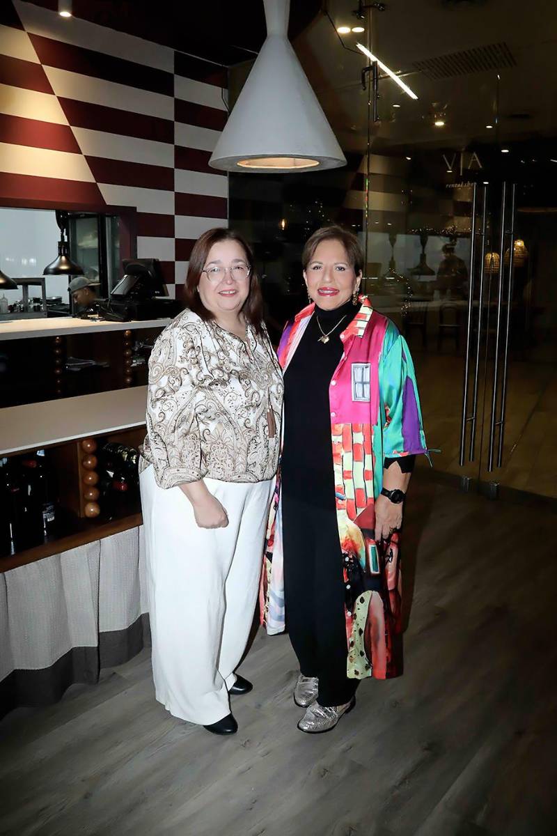 Carolina Cueva y Rosibel Molina.