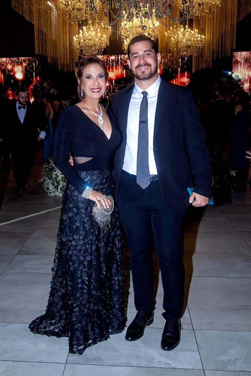 Arlette Craniotis y su hijo Arístides.