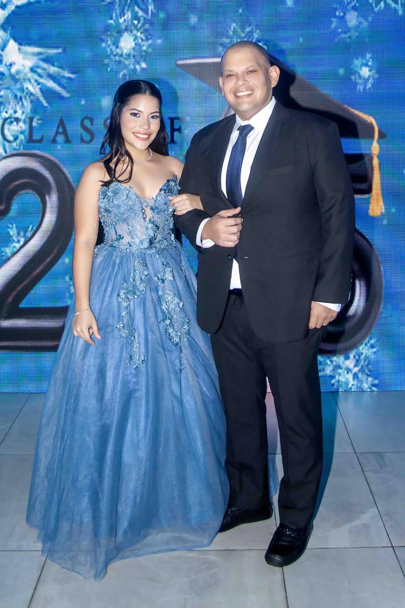 Desfile padres e hijos de la prom 2025 de Saint Peter Academy