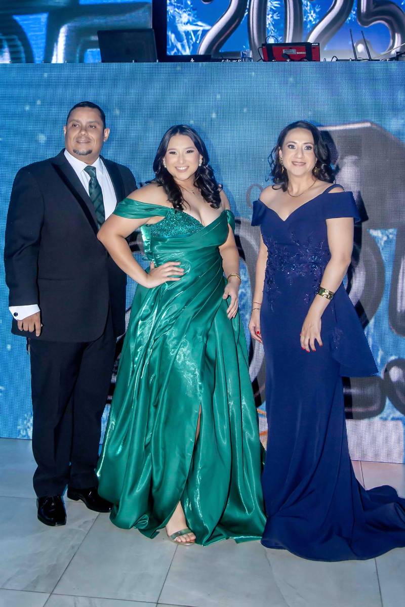 Desfile padres e hijos de la prom 2025 de Saint Peter Academy