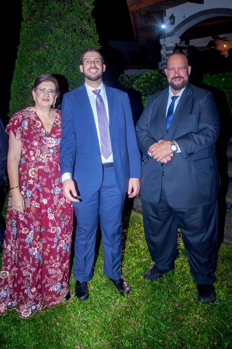 Rose Marie Hasbun, Carlos y su padre Carlos Simán.