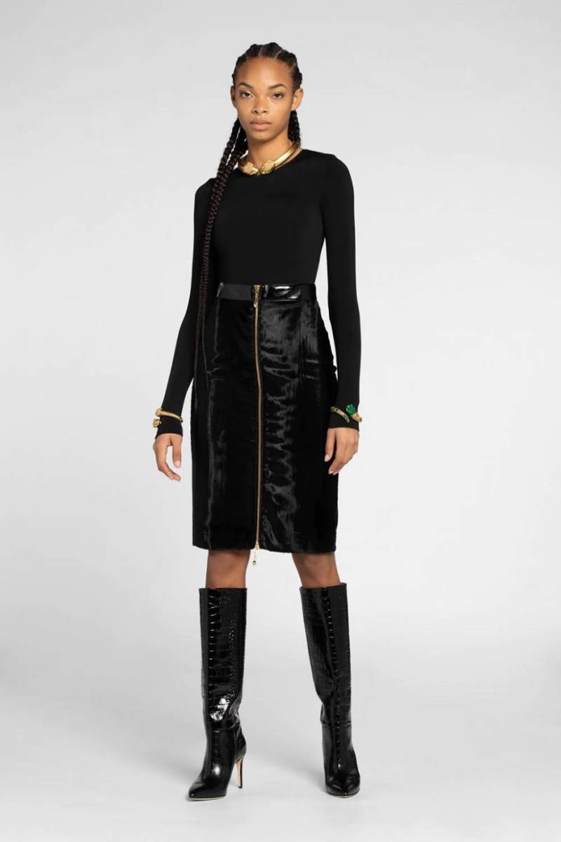 Participar en el lookbook de una firma tan prestigiosa como Roberto Cavalli ha sido uno de los grandes logros de Kesnie y de su agencia, en el que su figura espectacular fue el maniquí perfecto para una colección con el italian chic que caracteriza la marca