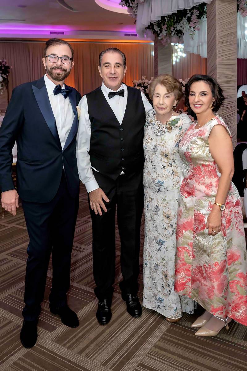 Abdalla, Adel, Claire y Nadia Bandak. 