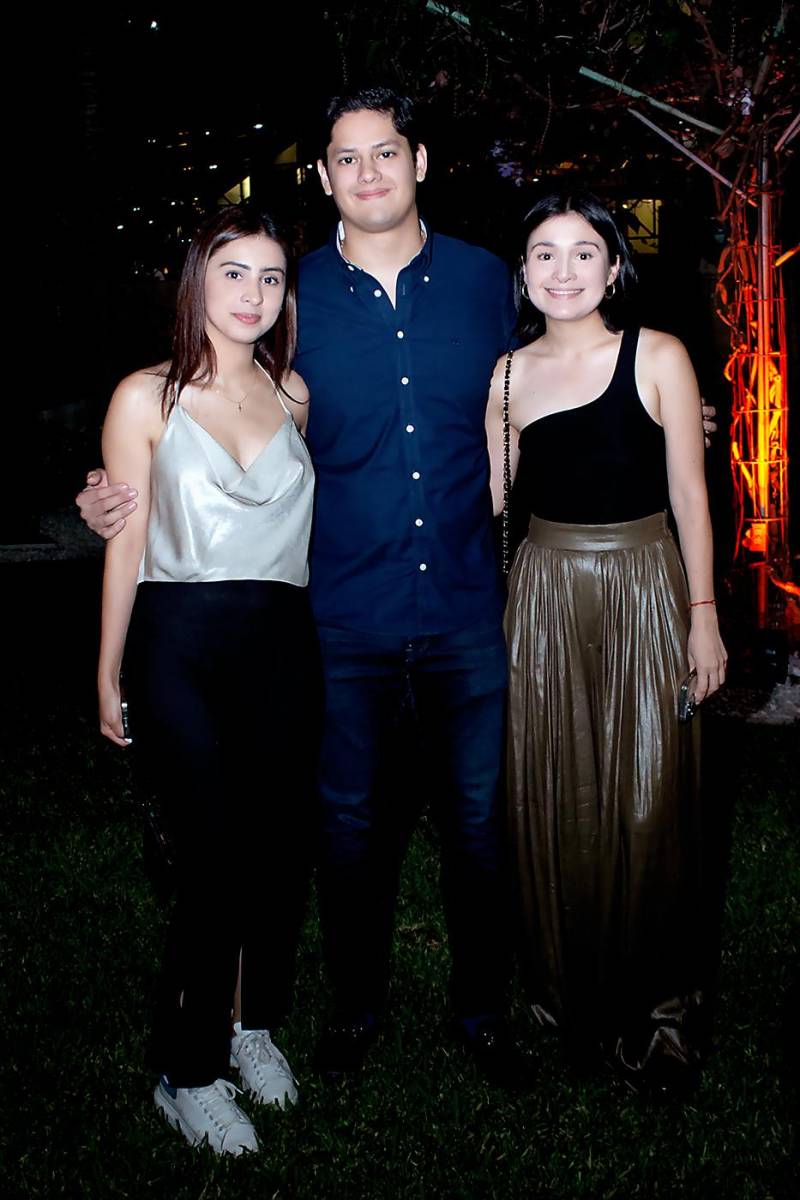 Michelle Ortega, Fernando Núñez y Karen Aparicio.
