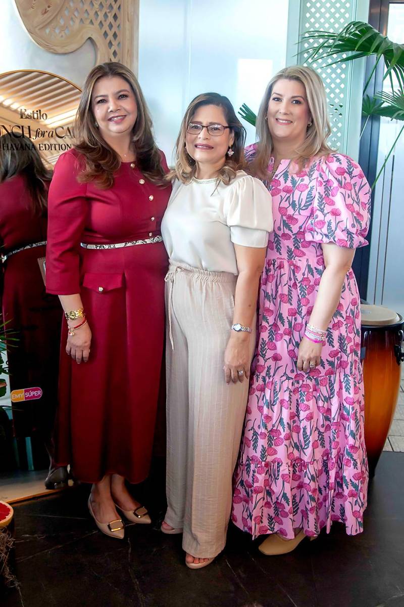 Lorena Alfaro, Amalia Alachán y Gisele Downing.