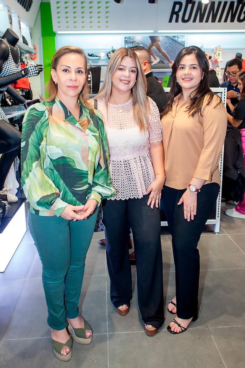 Zoila Santos, Kathya Amador y Marcela Durán.