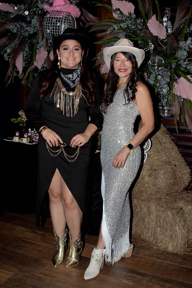 Karla Lenchoni y Jessica Carranza.