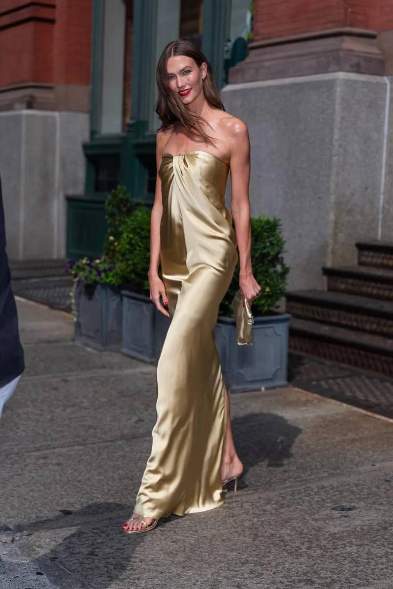 Karlie Kloss conoció a la novia backstage en el Victoria’s Secret Fashion Show de 2013. Cómicamente, la artista anhelaba esa interacción desde antes, pues reveló que le encantaría hornear galletas con la modelo en una entrevista con Vogue.