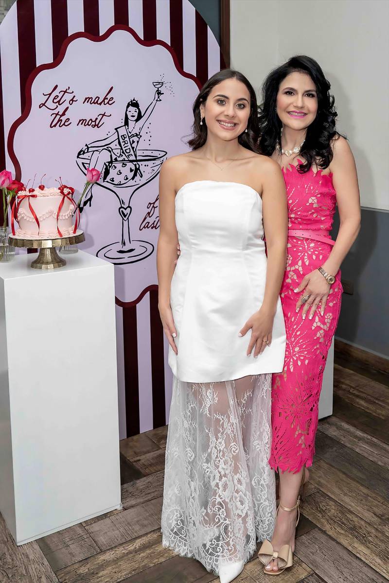 Andrea Jordán con su madre Claudia Kattán de Jordán.