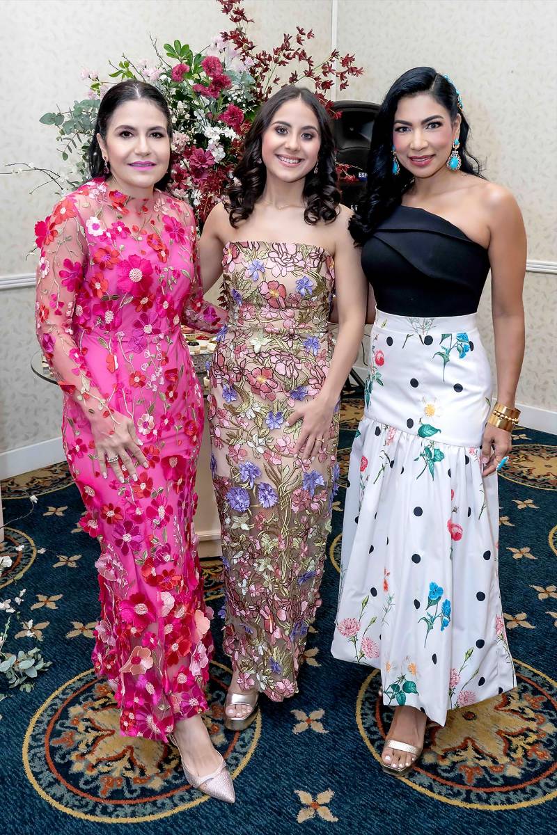 Claudia Kattán de Jordan, Andrea Jordan y Sarahi Sánchez.