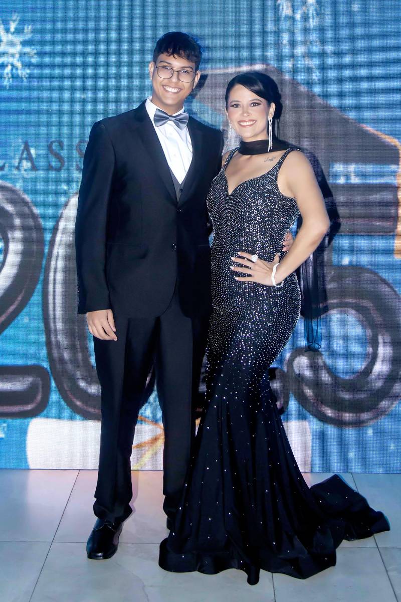 Desfile padres e hijos de la prom 2025 de Saint Peter Academy