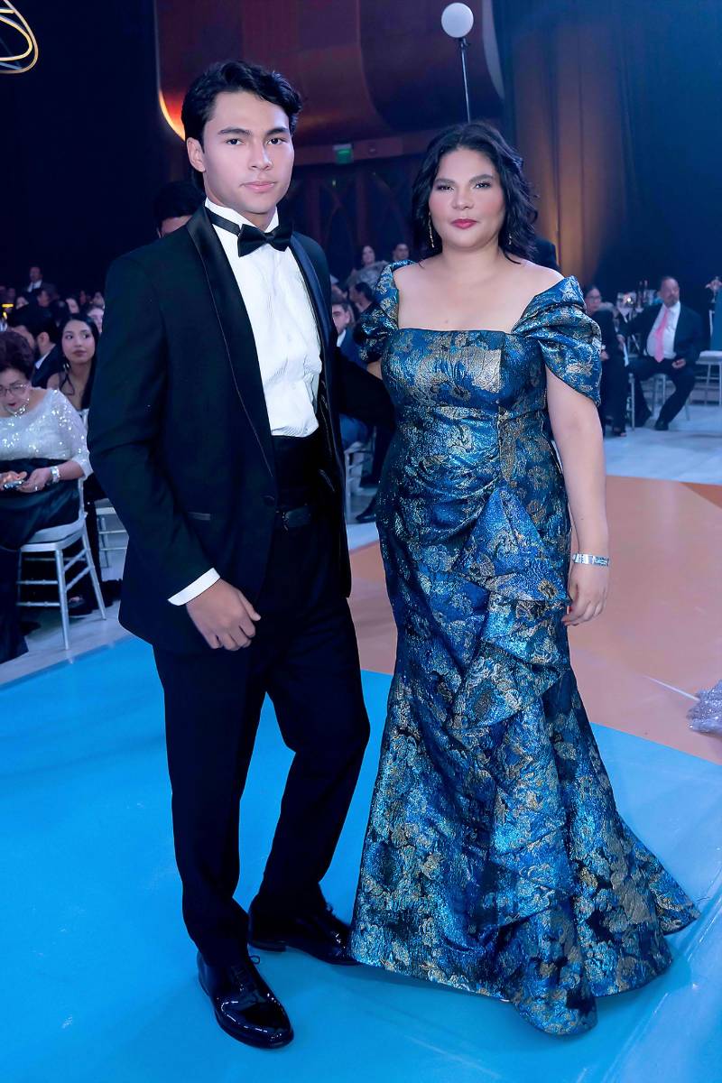 Desfile de Padres e Hijos en la gala de graduación de la Escuela Internacional Sampedrana 2026