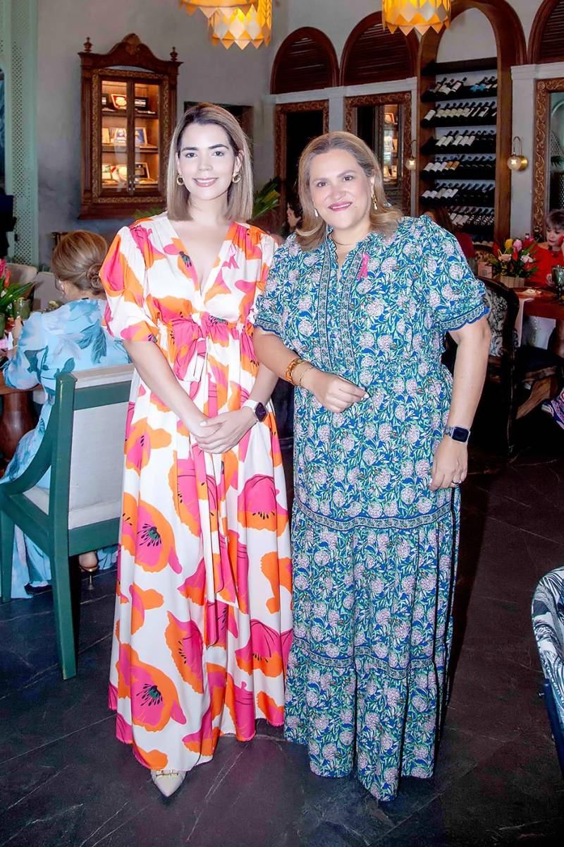 Sara Zepeda y Mariajosé Funes.