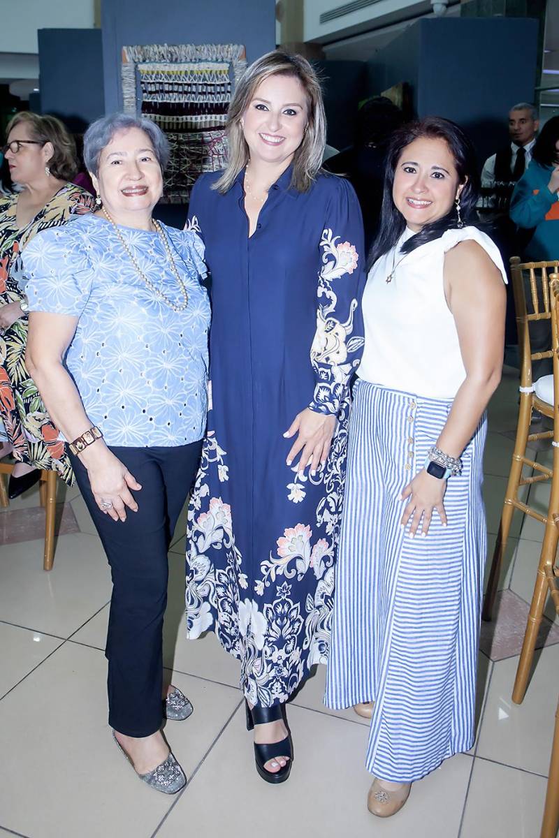 Alma Luz Madrid, Bessy Lara y Thalia López.