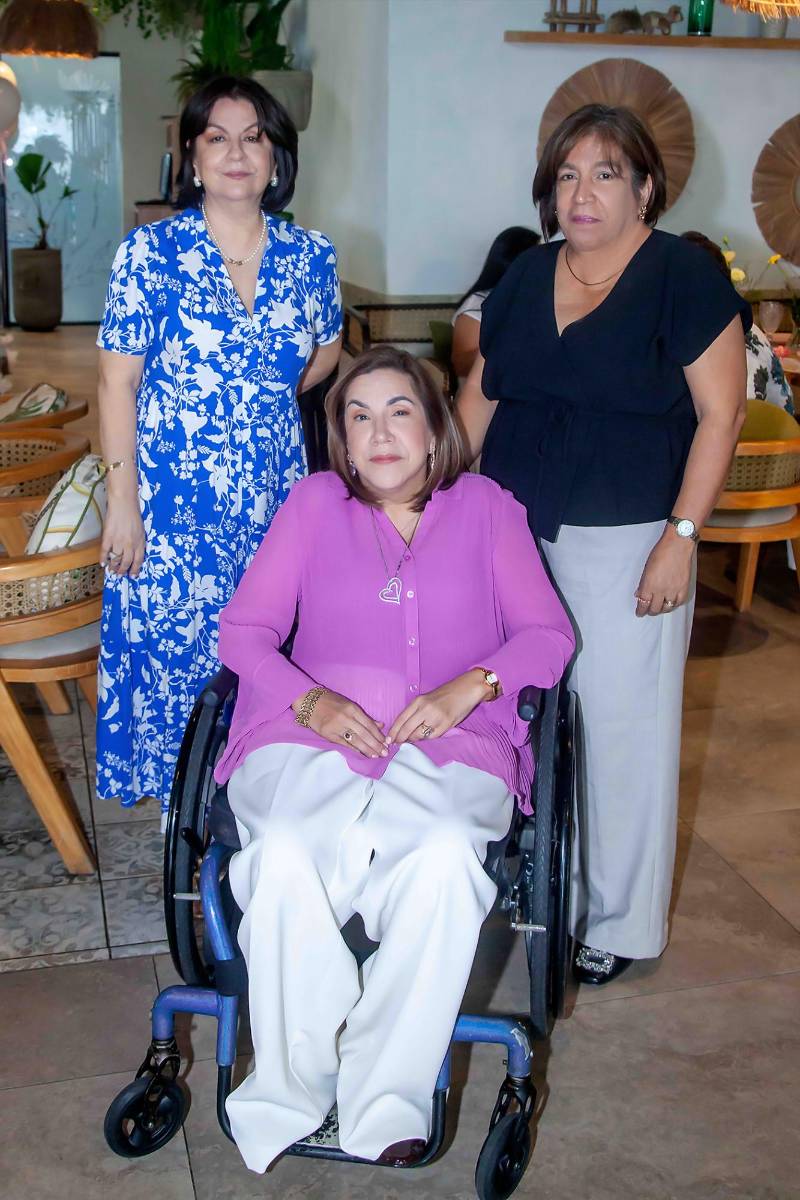 María Guadalupe Argueta, Carolina de Verdial y Jeannette de Murillo