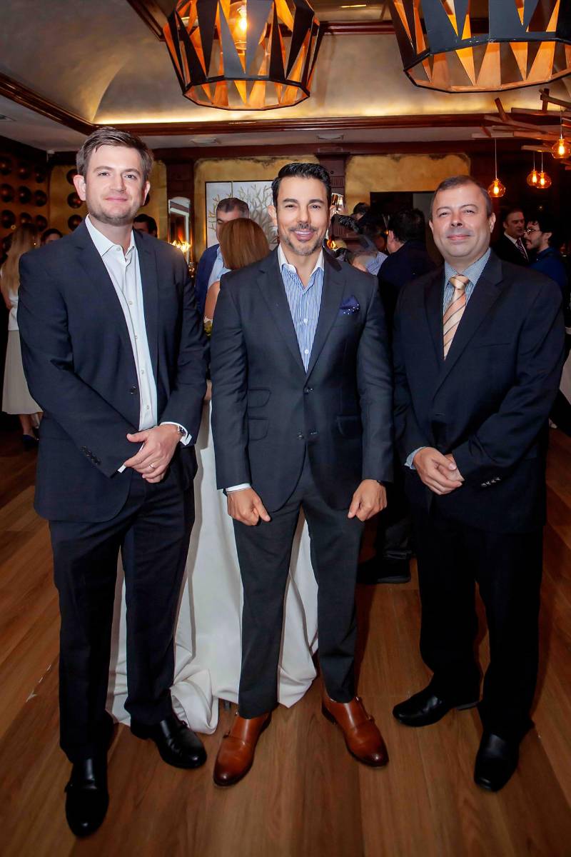 Daniel y Ryan Bernhard con César Tielemans.