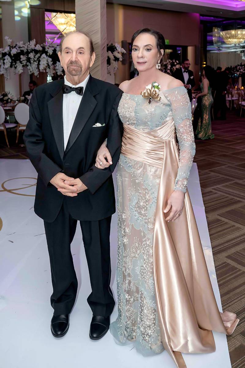 Edwin Bendeck y su esposa Elizabeth Panayotti. 