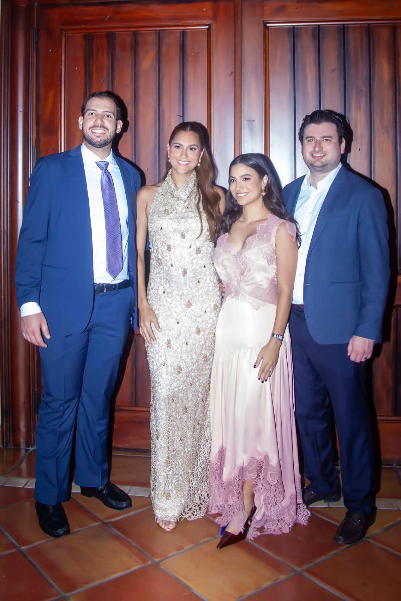 Carlos Simán, Marcela Andonie con Andrea y Adrián Gómez.