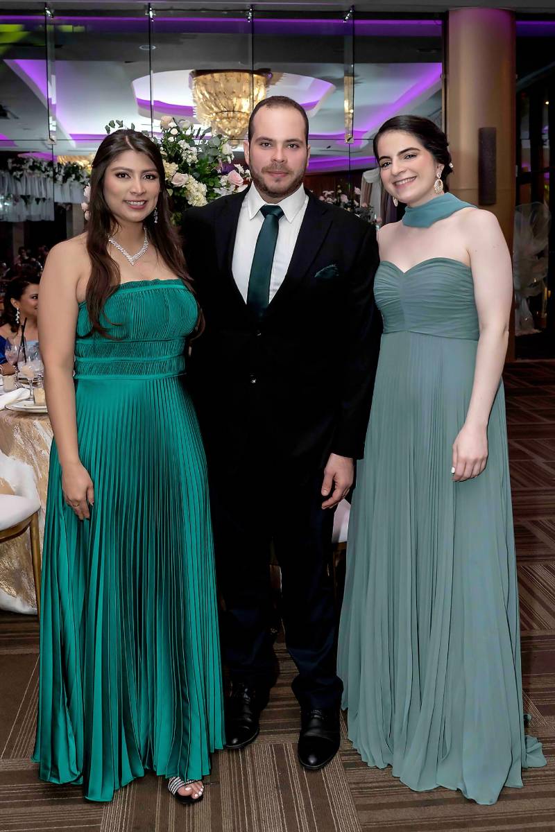 Alejandra Ortega, Julen Bendeck y Giselle Bendeck. 