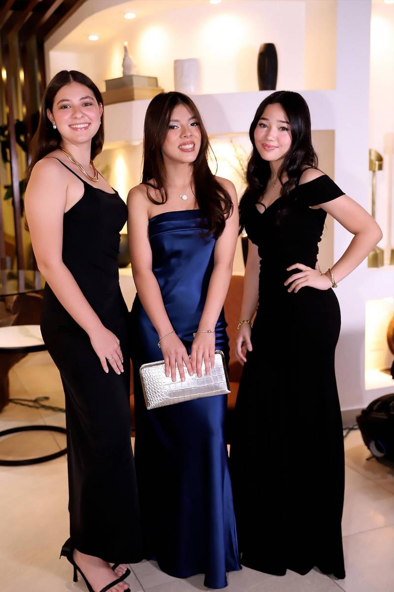 Ana Mena, Bianca Santos y Daniela Lagos.