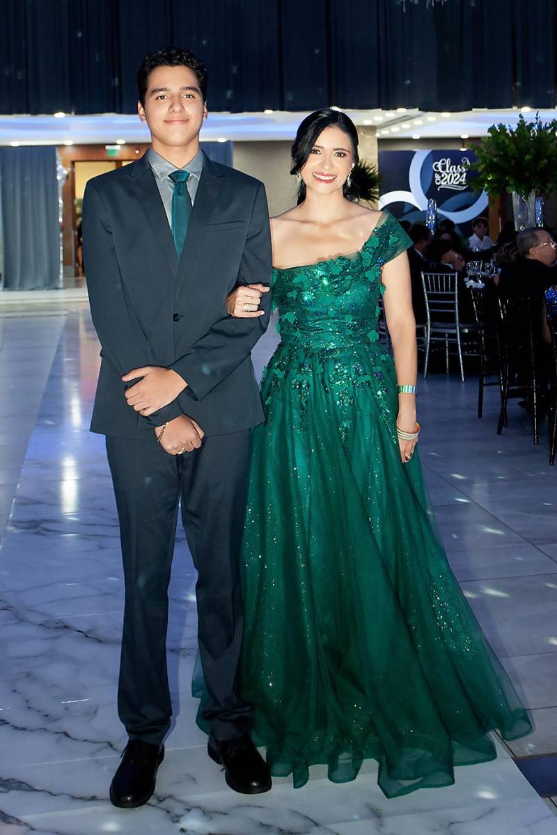  Diego Mejía y su madre Diana Mejía