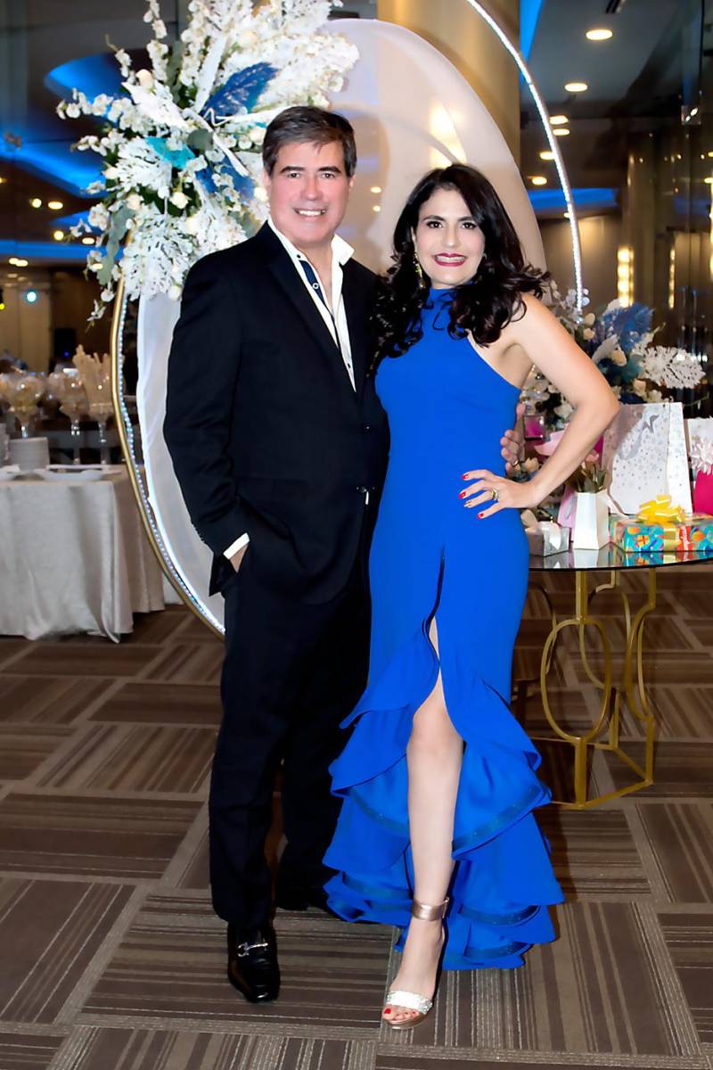  Sergio Jordán y su esposa, la cumpleañera Claudia Kattán de Jordán.