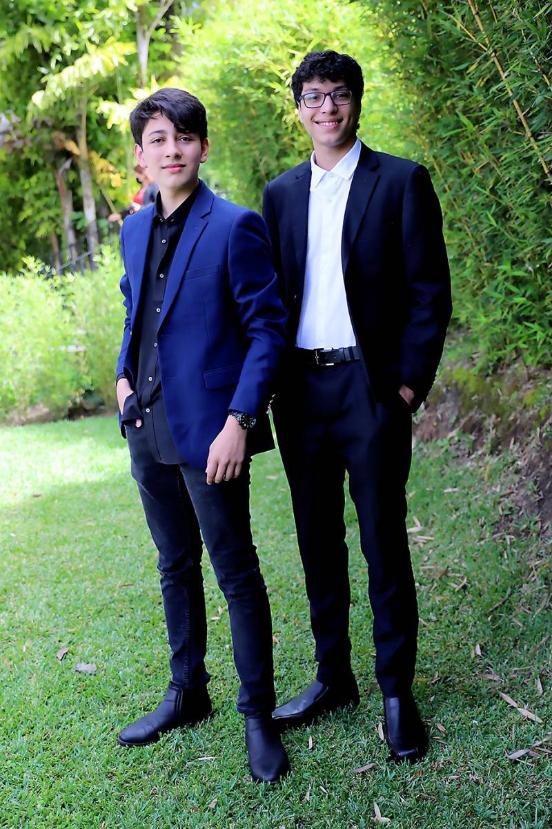 Derek Bueso y Job Flores