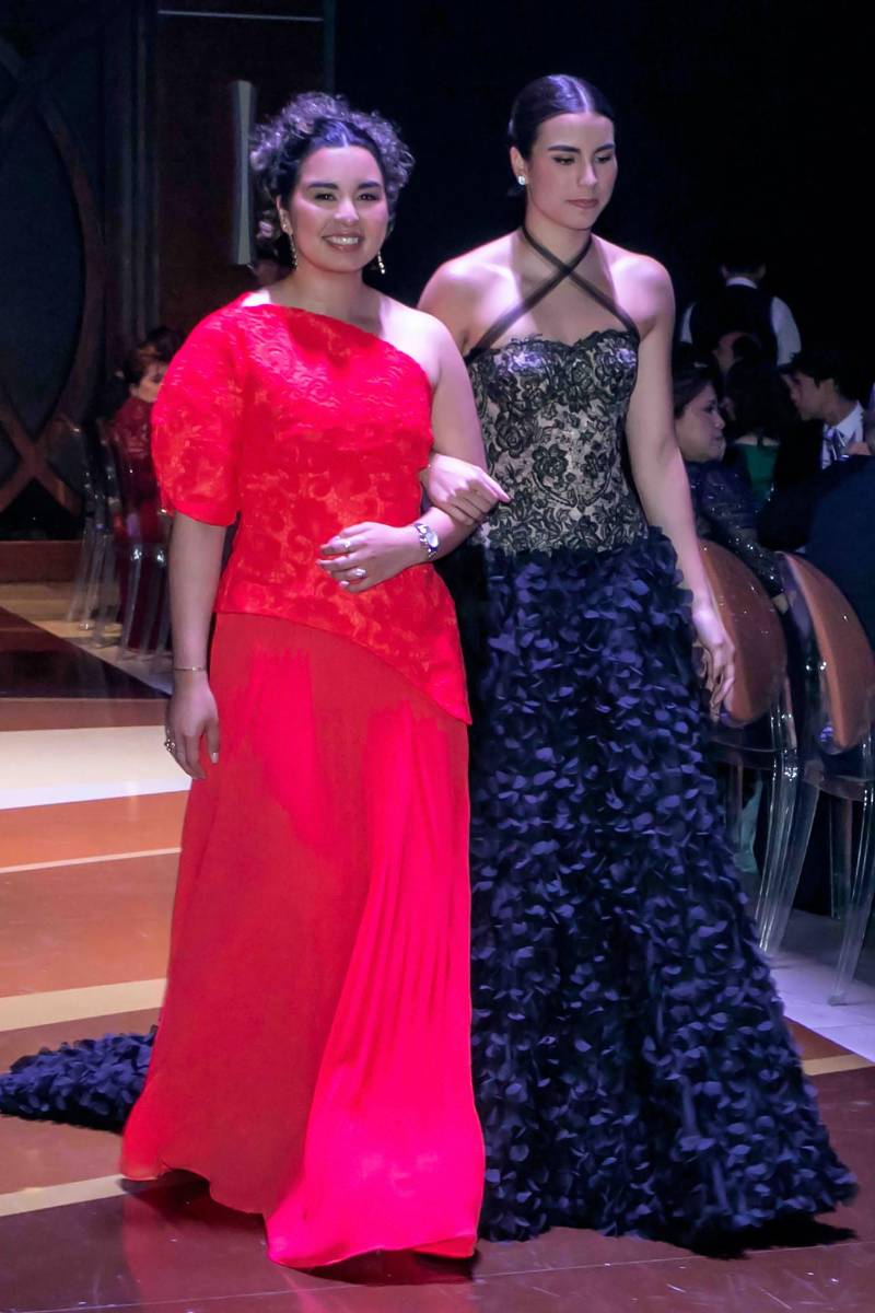 Desfile de Padres e Hijos en la gala de graduación de la Escuela Internacional Sampedrana 2026