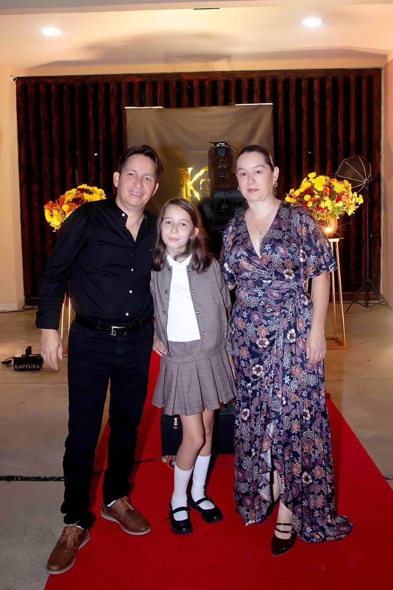 José Ortiz, Pamela Ortiz y Verónica Santizo. 