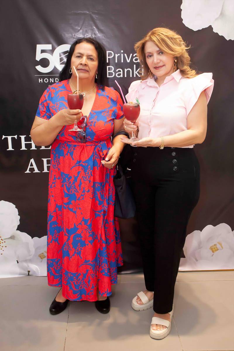 Alda Meza y Alicia de Gao.