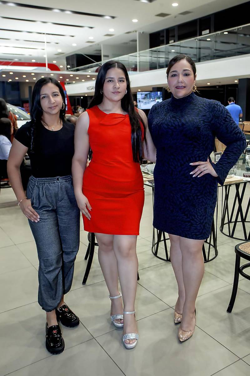 Elizabeth, Josselyn y Roxana Cano.