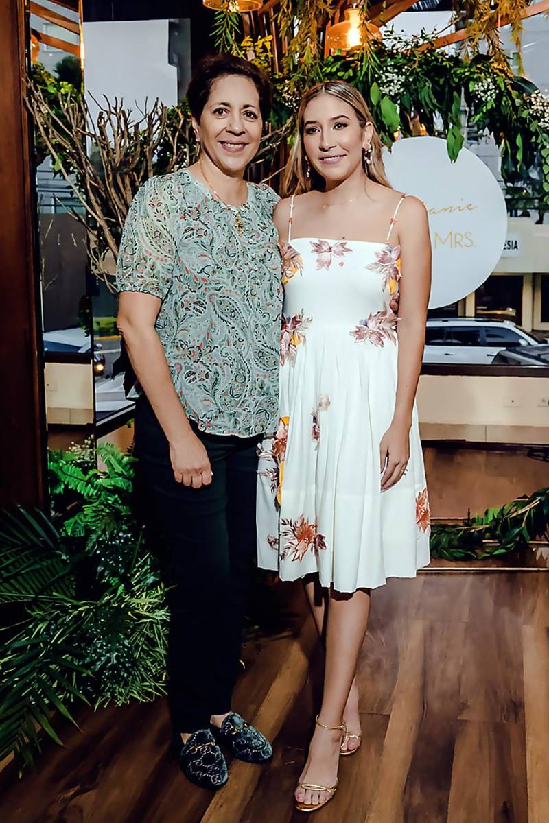 Emy Marzuca y Stephanie Ewens.