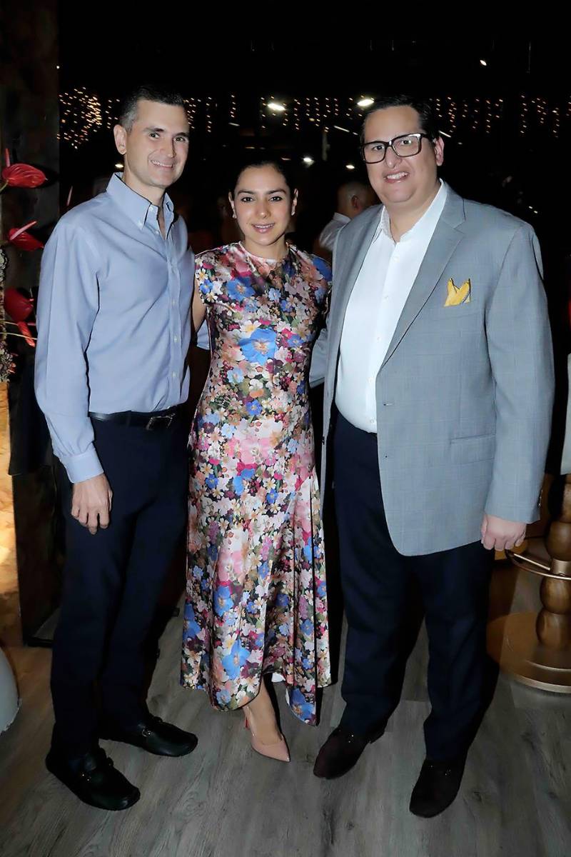 Ernesto y Elisa Lazarus con Rafael Picciotto.