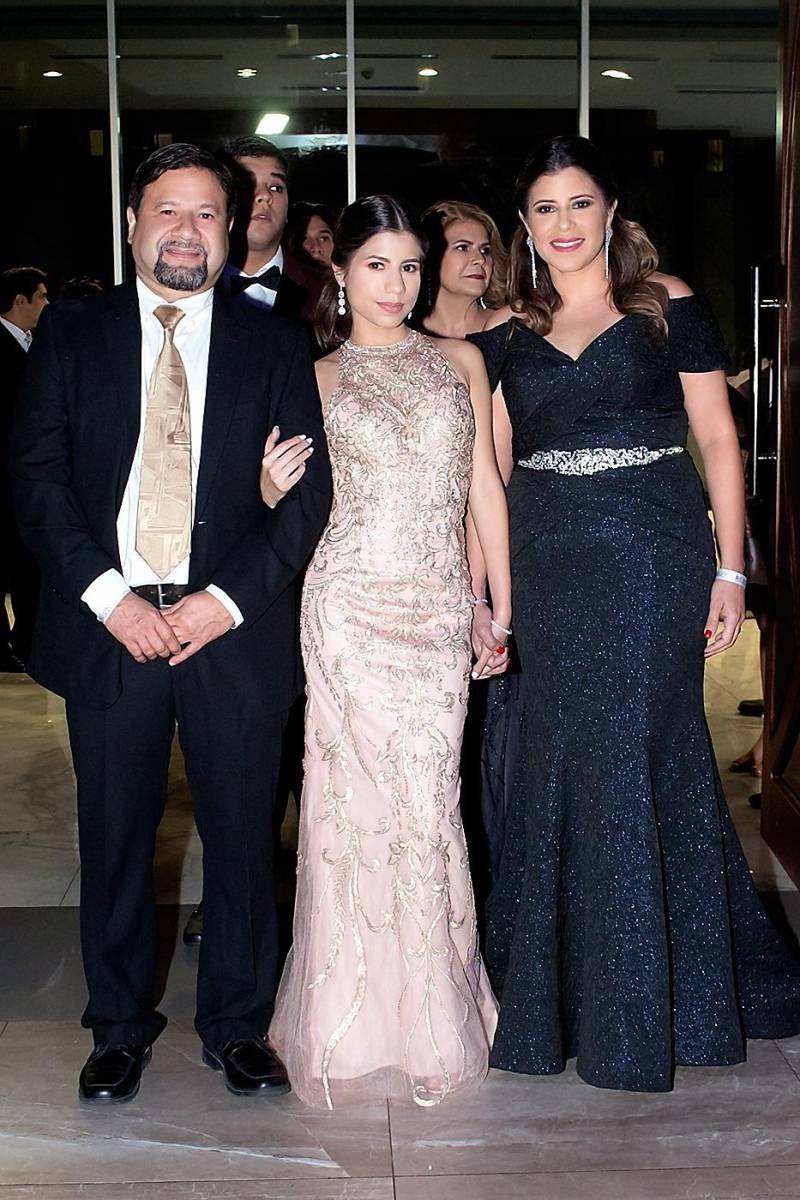 Juan, Adriana y Belia Pagan.