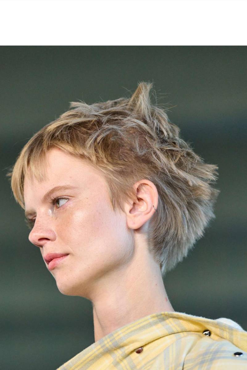 Las cejas que se ven auténticas y saludables, con estilos que van desde lo natural y fluffy hasta opciones rectas o fashionistas como las cejas muy claras o decoradas