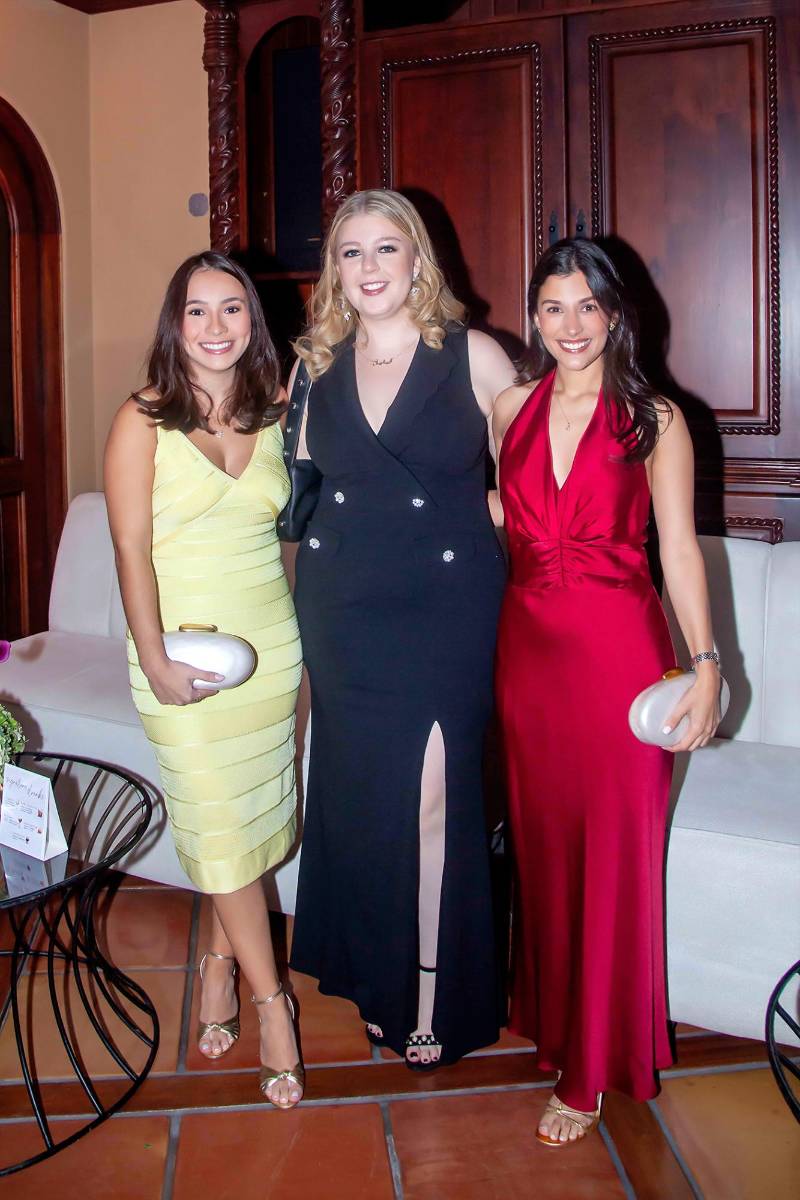 Ximena Martínez, Vivían Ahues y Antonella Trabanino.