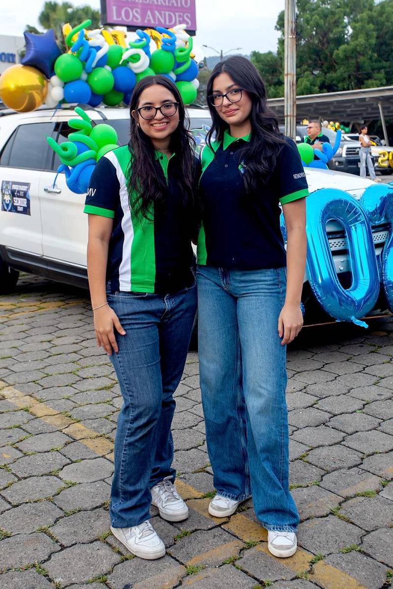 Ariana Suazo y Larissa Jones.